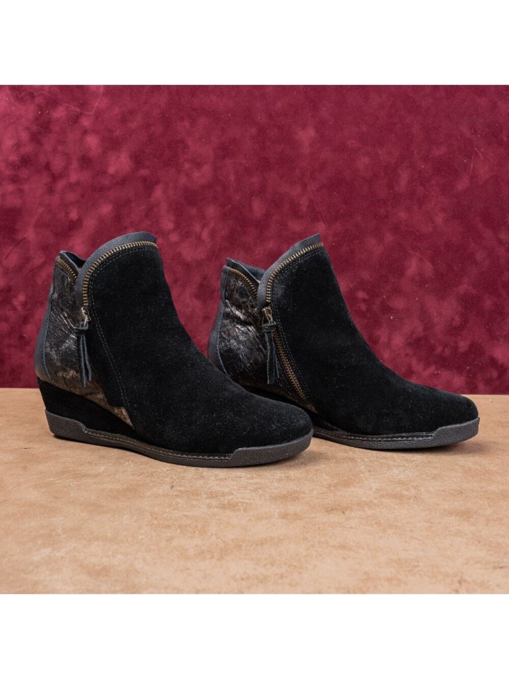 Halsa Women Black Suede Blue Zip Wedge Fashion Zip Ankle Boots sz 7.5